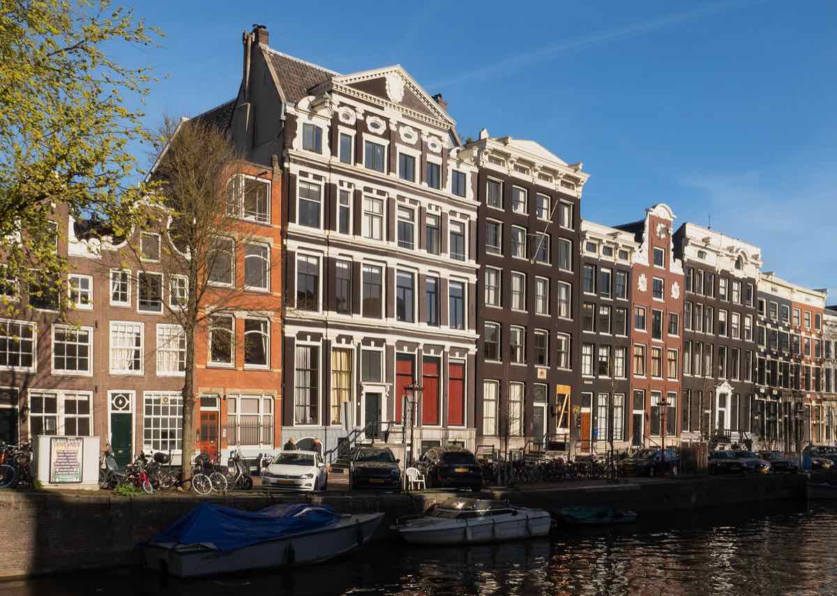 Vastgoed schenken bij leven of nalaten: hoe pakt dat uit?