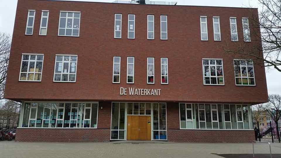 Gebouw De Waterkant bij het Bilderdijkpark, Amsterdam